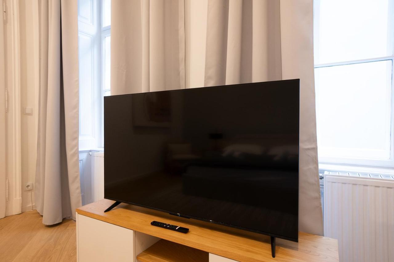 Spacious 110М2 Flat In The City Center Виена Екстериор снимка