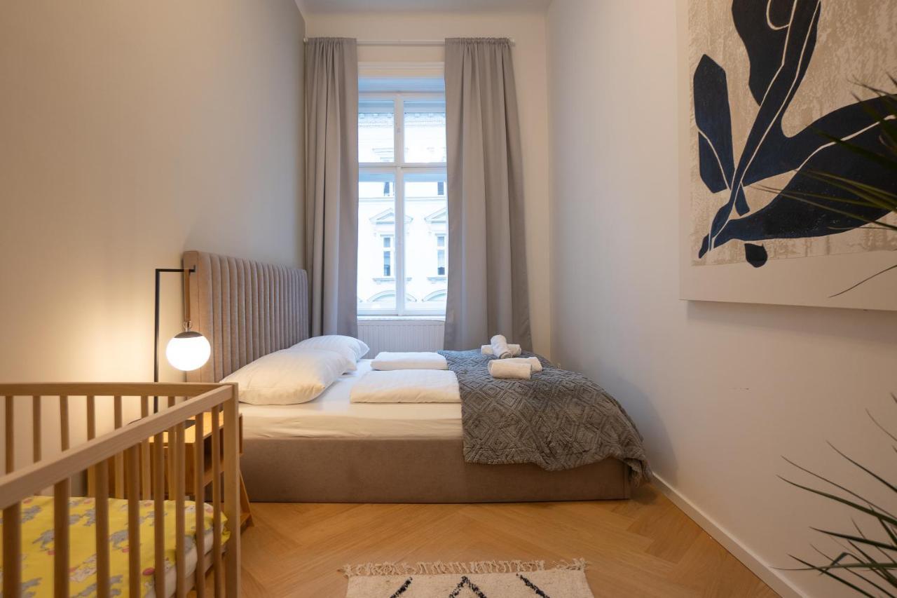 Spacious 110М2 Flat In The City Center Виена Екстериор снимка