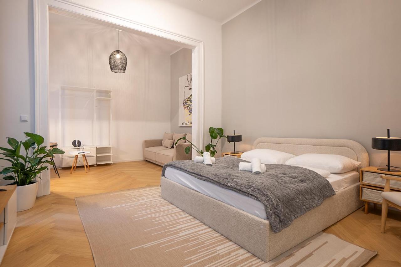 Spacious 110М2 Flat In The City Center Виена Екстериор снимка