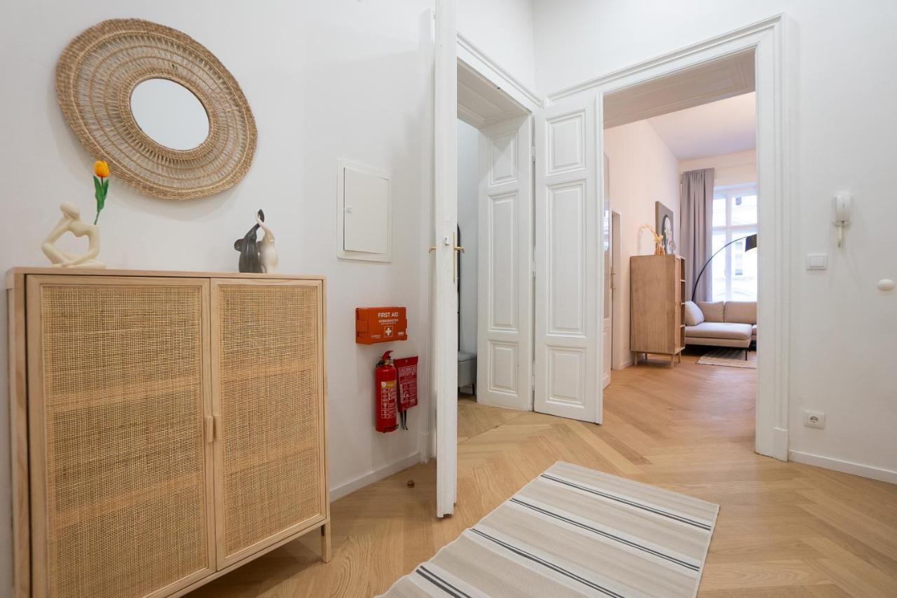 Spacious 110М2 Flat In The City Center Виена Екстериор снимка
