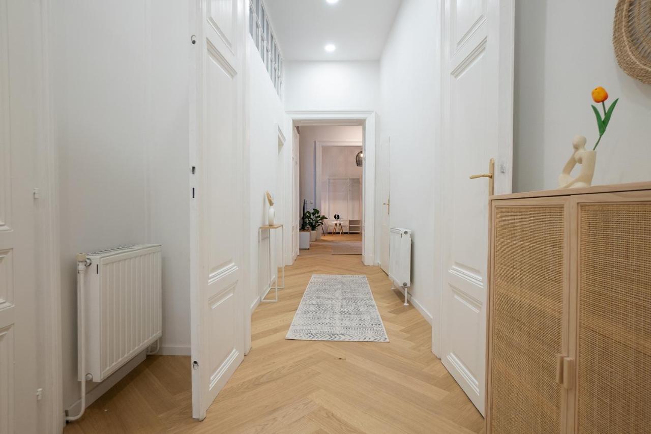Spacious 110М2 Flat In The City Center Виена Екстериор снимка