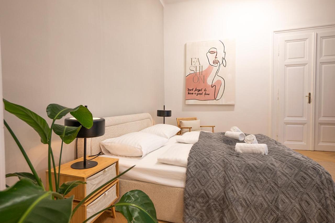Spacious 110М2 Flat In The City Center Виена Екстериор снимка