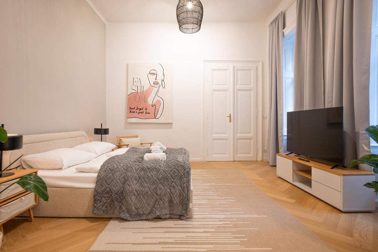 Spacious 110М2 Flat In The City Center Виена Екстериор снимка