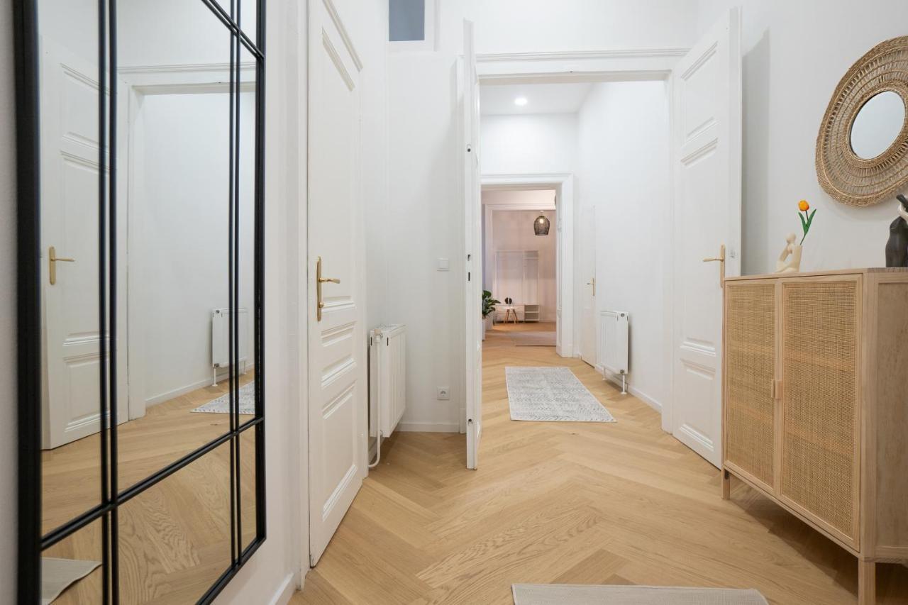 Spacious 110М2 Flat In The City Center Виена Екстериор снимка