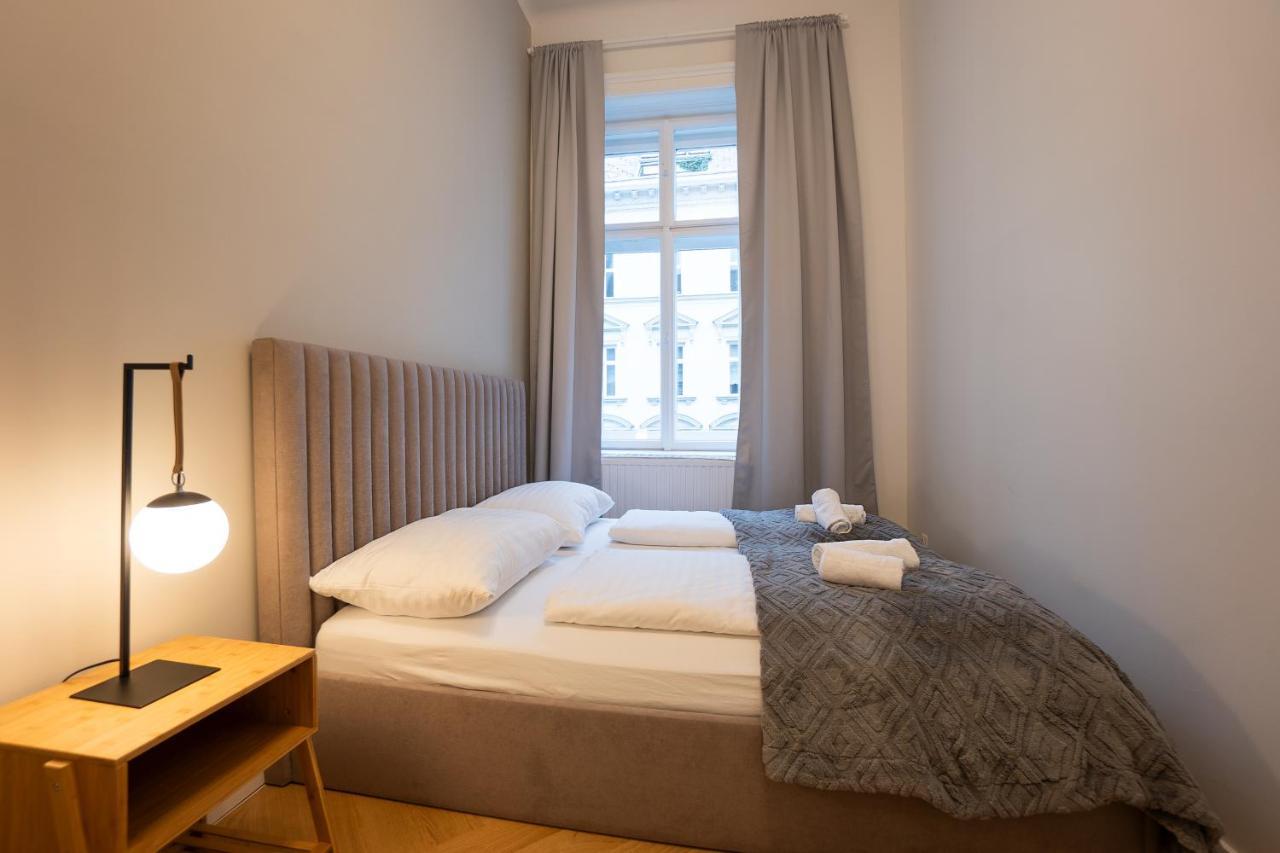 Spacious 110М2 Flat In The City Center Виена Екстериор снимка