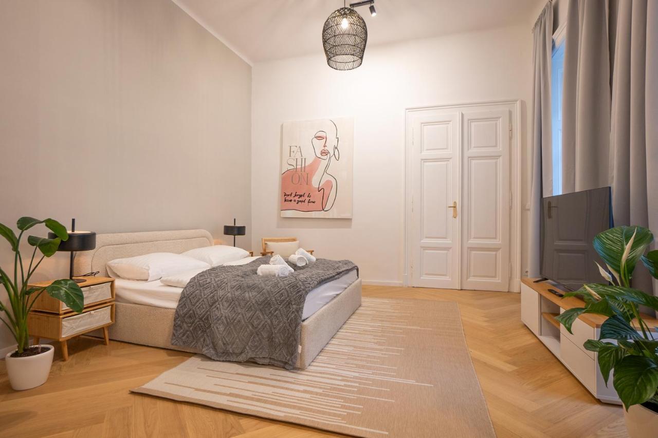 Spacious 110М2 Flat In The City Center Виена Екстериор снимка