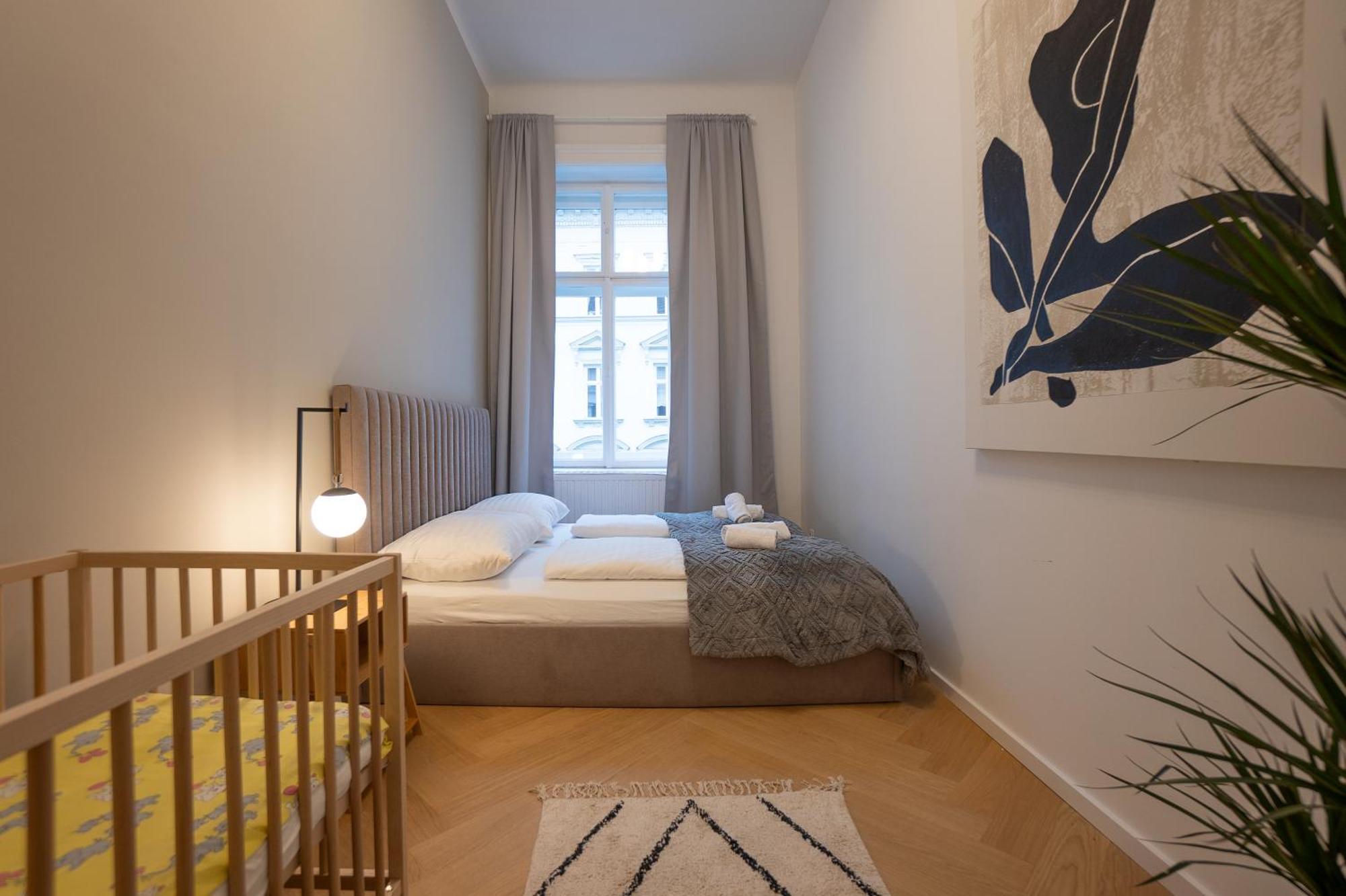 Spacious 110М2 Flat In The City Center Виена Екстериор снимка