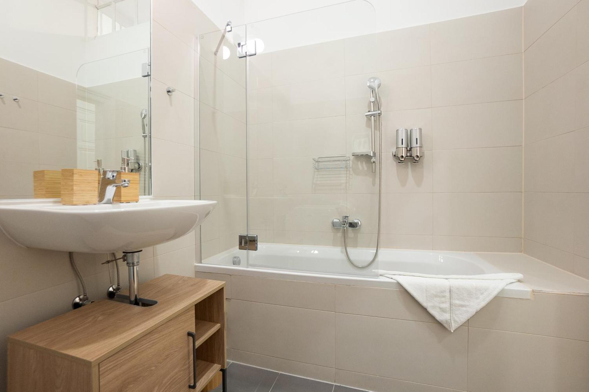 Spacious 110М2 Flat In The City Center Виена Екстериор снимка