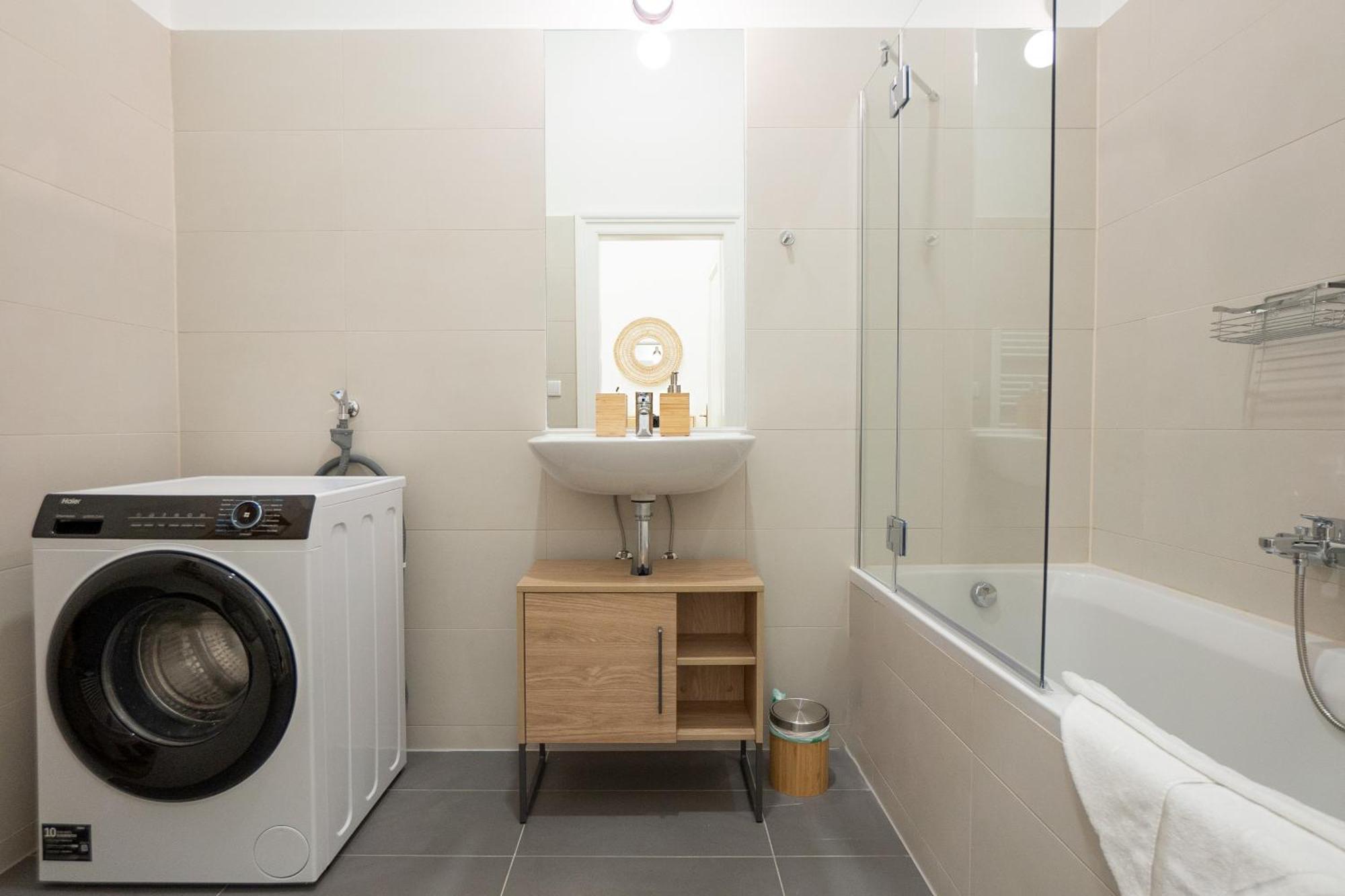Spacious 110М2 Flat In The City Center Виена Екстериор снимка